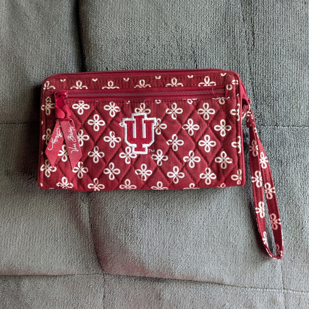 🌹Vera Bradley Indiana University Red Wristlet with Floral Pattern